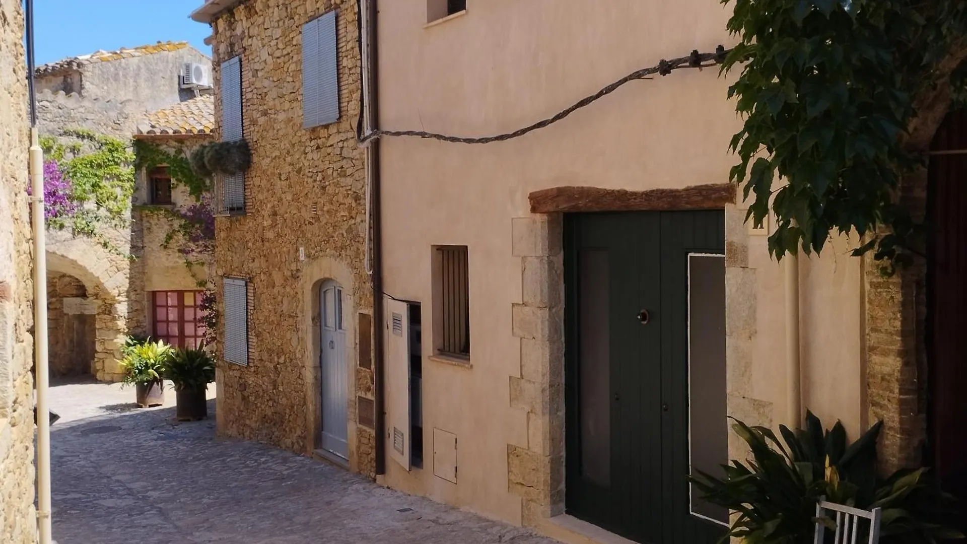 Emporda Apartamento- Peratallada Apartman